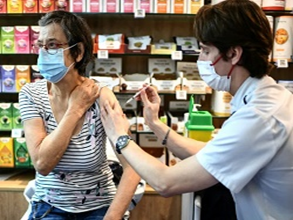 Covid pode se tornar ameaça semelhante à gripe sazonal, diz OMS